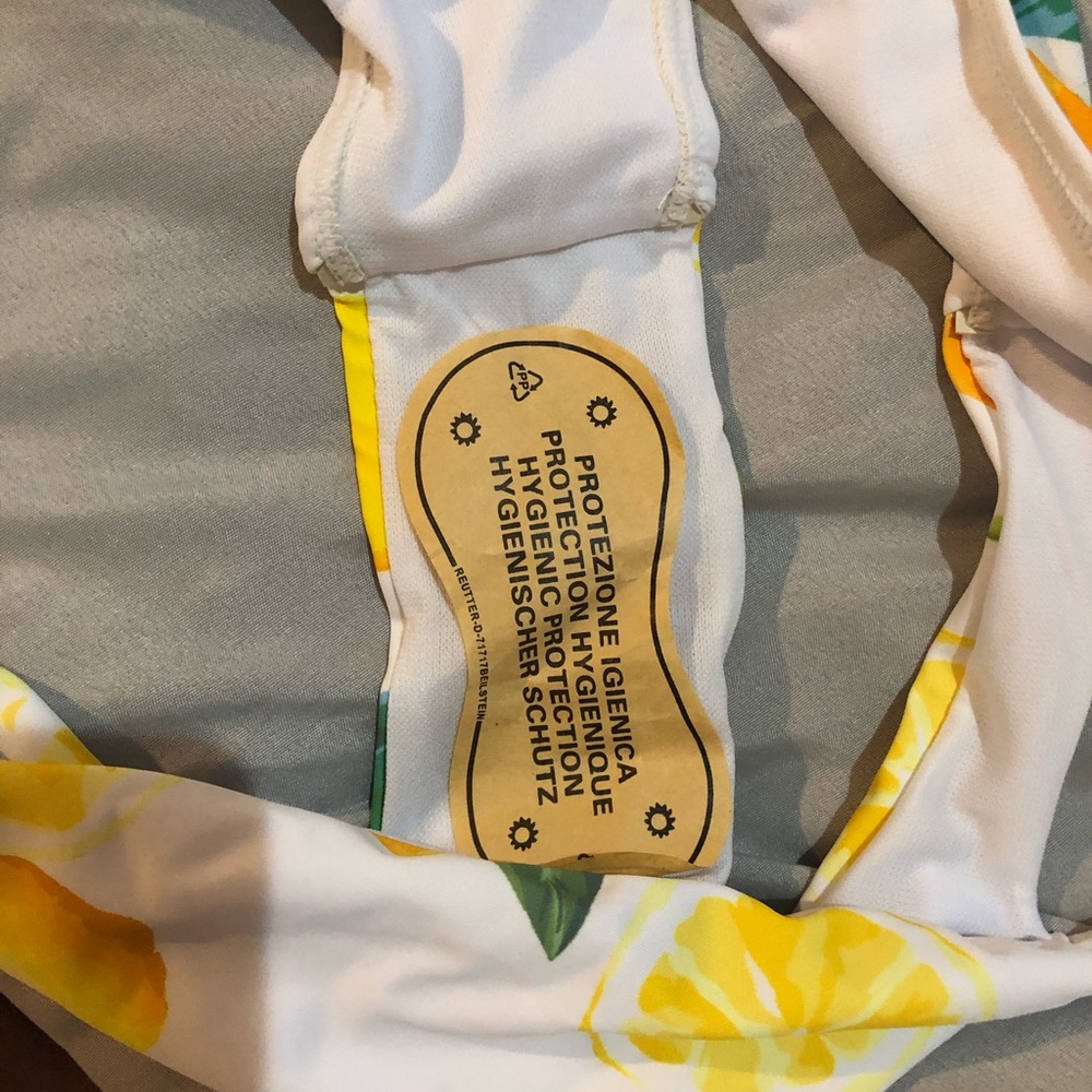🍋 Lemon Pattern Bathing Suit - Picture 6 of 10